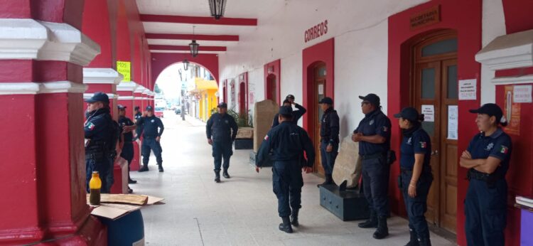 Policías municipales de Zaachila se declaran el paro de labores