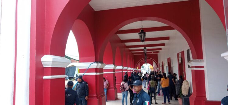 Policías municipales de Zaachila se declaran el paro de labores