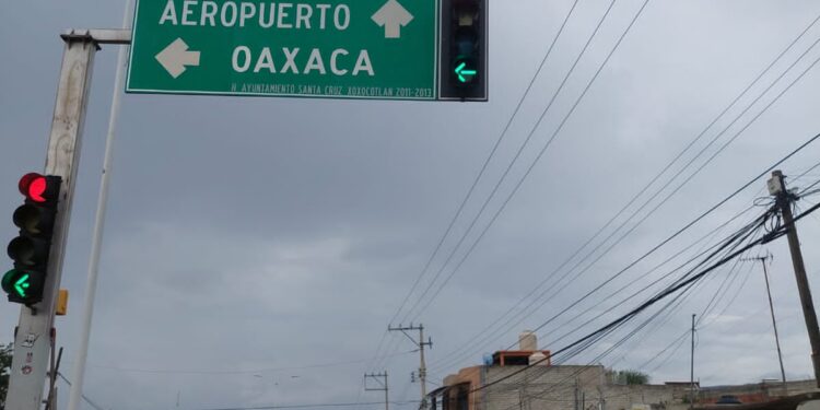 Realiza Gobierno de Xoxocotlán mantenimiento de semáforos para mejorar la movilidad urbana