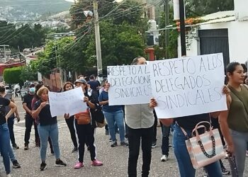 Fuerza Negra protesta en las oficinas del STPEIDCEO
