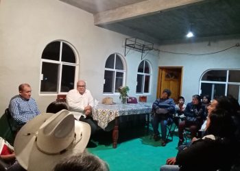 Se reúne Javier Villacaña con militantes de San Andrés Ixtlahuaca