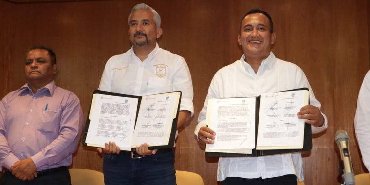 Firman convenio Secretaría de Administración y UABJO para capacitación profesional