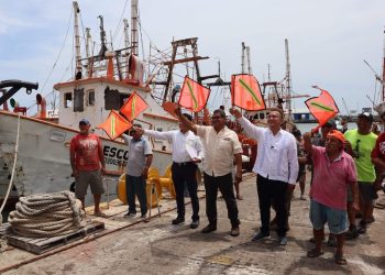 Gestiona y entrega Antonino Morales, diésel a Unión de Productores y Organizaciones de la Industria Pesquera