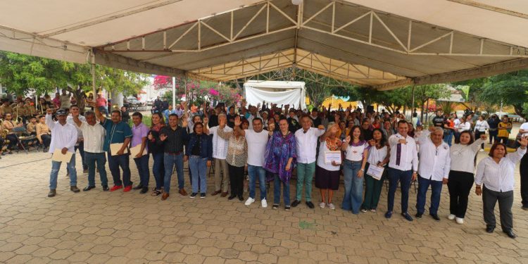 Devela Chente Castellanos nueva imagen de letrero monumental de Xoxo