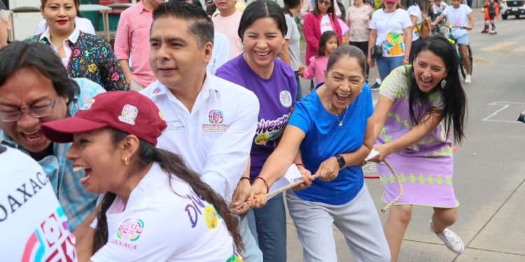 Felicidad y unidad familiar distinguen a la DivertiRuta encabezada por el Sistema DIF Oaxaca