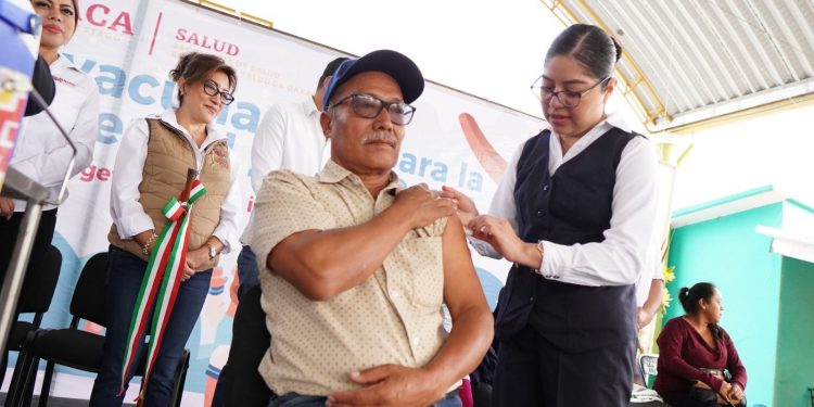 Arranca SSO campaña de vacunación para temporada invernal en Oaxaca