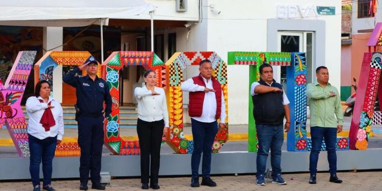 Llama Chente Castellanos a honrar memoria de héroes revolucionarios