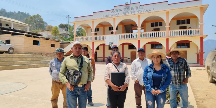 Llano Laguna Tepuxtepec desmiente problemas en obras de autopista Oaxaca Tehuantepec
