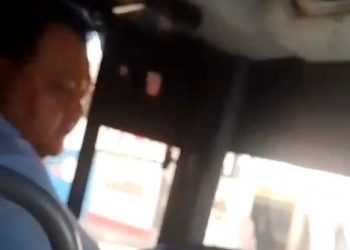Conductor de autobús urbano discrimina a persona con discapacidad
