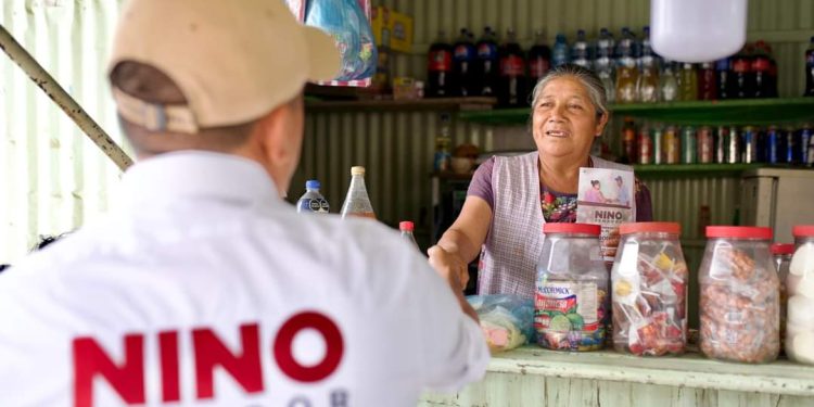 Nino Morales cumple un mes de campaña visitando casa por casa y brigadeos.