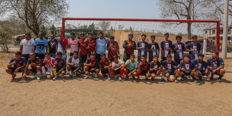 Jóvenes Afros de la Costa chica con Nino Morales