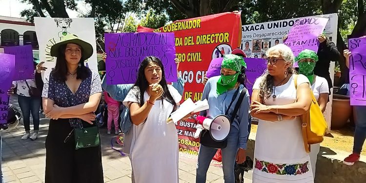 Denuncian violencia por razón de género contra ex trabajadora del Registro Civil de Oaxaca
