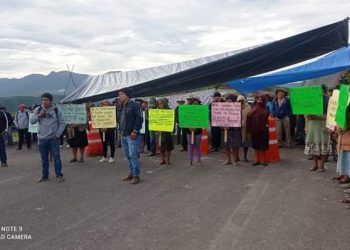 Comuneros desplazados de Guadalupe Victoria suspenden obras de la Autopista Mitla-Tehuantepec