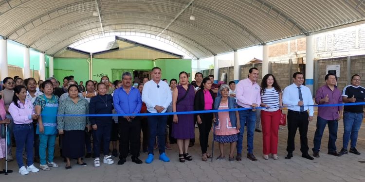 Aplauden locatarios del Mercado Santa Elena desempeño de Dr. Chente Castellanos