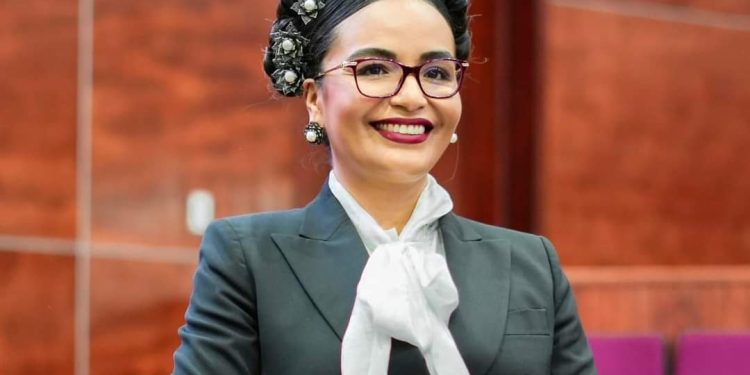 Exhorta Liz Arroyo a rector de la #UABJO para garantizar becas “Benito Juárez” a todos sus estudiantes.