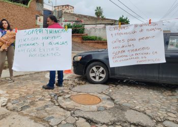 Con bloqueo exigen reparación de vialidad en el barrio de Xochimilco