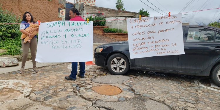 Con bloqueo exigen reparación de vialidad en el barrio de Xochimilco