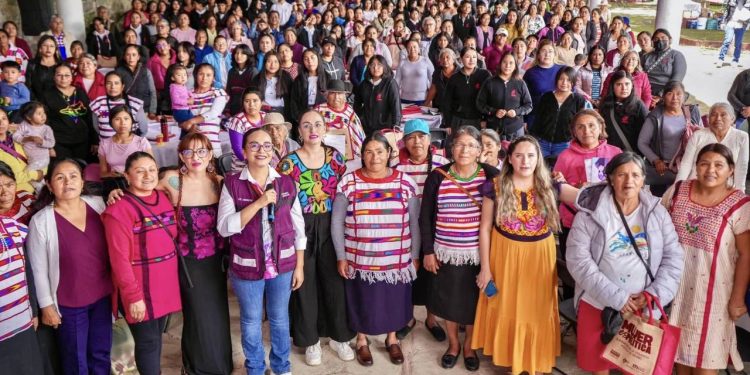 Liz Arroyo impulsa la participación política de mujeres en la Mixteca