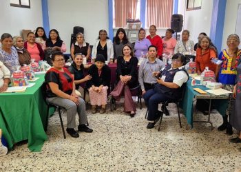 Capacita SSO a parteras tradicionales para reducir mortalidad materna y perinatal