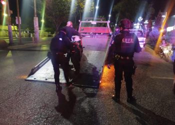 Secretaría de Seguridad Vecinal realiza operativo para evitar arrancones en la Avenida Universidad