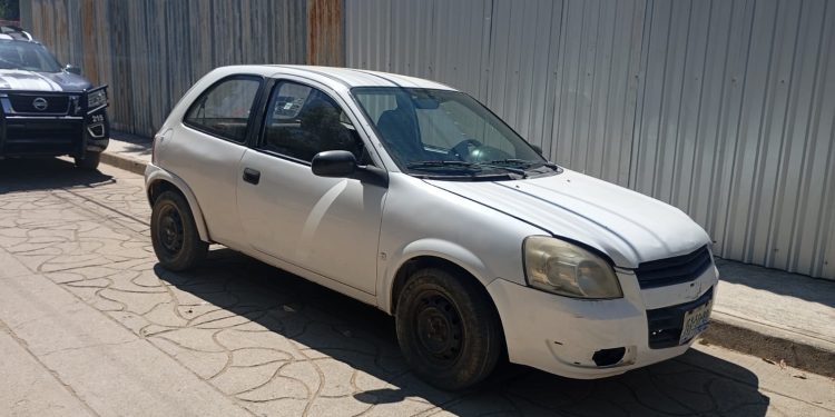 Policía Municipal asegura vehículo con reporte de robo activo